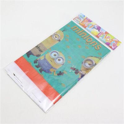 Покривка Миньоните 108/180см