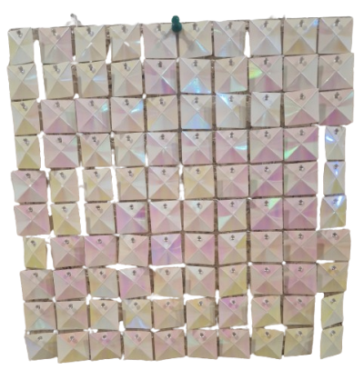 Комплект 100 пана за пайетена фонова стена с прозрачен гръб, 30*30см, плочки ХОЛОГРАМНО ПРЕЛИВАЩО КЪМ РОЗОВО